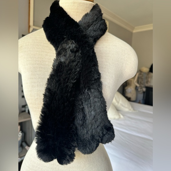Black rabbit fur scarf - Picture 6 of 10
